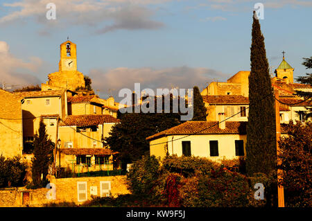 Lourmarin est l'un des plus beaux villages de Provence et classé parmi les plus beaux villages de France. Les Plus Beaux Villages de Fra Banque D'Images