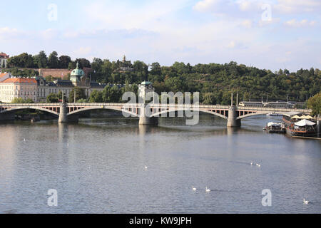 Prague, République tchèque - Le 23 août 2016 : Pont sur la Vltava Banque D'Images