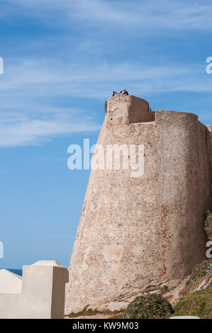 Corse : les détails architecturaux des anciens remparts de la citadelle de Calvi, célèbre destination touristique sur la côte nord-ouest Banque D'Images