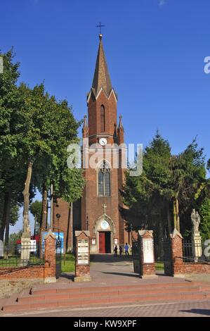 Église néo-gothique de Sainte Catherine à partir du début du XX siècle. La voïvodie de Sainte-Croix, Iwaniska, Pologne Banque D'Images