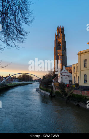 'Boston Stump', Saint Botolph, Boston, sur le Havre, La Rivière Witham, Lincolnshire, Angleterre, Assembly Rooms Batemans Britannia Inn au coucher du soleil Banque D'Images