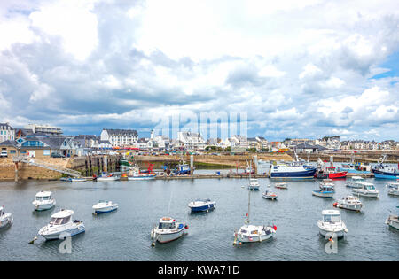 Quiberon, France - 9 août 2017 : les bateaux dans le port de Port Maria Banque D'Images