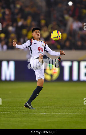 Dec 30, 2017 : le milieu de terrain Club America Joe Corona en action pendant le match de football Ãguila tournée entre Toluca et Club America au stade BBVA Compass à Houston, TX. Chris Brown/CSM Banque D'Images