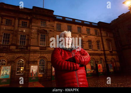 Edimbourg, Ecosse 2 décembre 2018. Ouvre le 1er janvier jusqu'au 25 janvier dans une nouvelle célébration d'Édimbourg et l'Ecosse est riche héritage littéraire sur le dernier jour d'Édimbourg et Hogmanay continuera d'animer les nuits sombres, en encourageant les résidents et les visiteurs à explorer de nombreuses projections sur les repères de la ville Val McDermid et jeunes écrivains locaux pour lancer un message du Ciel pour Edinburgh's Hogmanay. Pako Mera/Alamy Live News Banque D'Images
