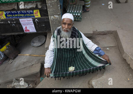 Dhaka, Bangladesh. 2 Jan, 2018. DHAKA, BANGLADESH - 08 janvier : UN bling begger mendier sur rue à Dhaka, Bangladesh, le 02 janvier, 2018. Zakir Hossain Chowdhury Crédit : Fil/ZUMA/Alamy Live News Banque D'Images