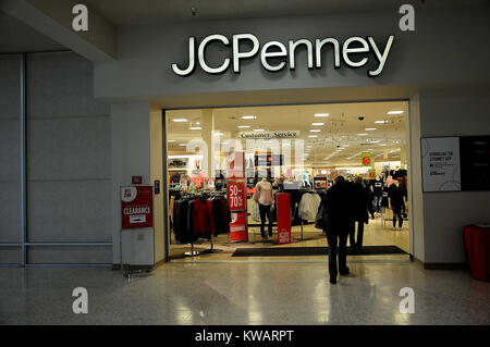 LEWISTON IDAHO / ( USA 02. Janvier 2018 -rouge en magasin et en ligne 5-70 off dans JCPenney dans l'Idaho. (Photo.Francis Joseph Doyen /Deanpictures/Alamy Live News Banque D'Images