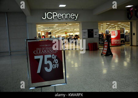 LEWISTON IDAHO / ( USA 02. Janvier 2018 -rouge en magasin et en ligne 5-70 off dans JCPenney dans l'Idaho. (Photo.Francis Joseph Doyen /Deanpictures/Alamy Live News Banque D'Images