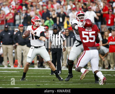 Los Angeles, Californie, USA. 1er janvier 2018. Les Bulldogs de Géorgie quarterback Jake Fromm # 11 en actions pendant la 104e Rose Bowl game entre Oklahoma Sooners et Georgia Bulldogs le lundi, Janvier 1, 2018 à Pasadena, en Californie. Ringo : crédit Chiu/ZUMA/Alamy Fil Live News Banque D'Images