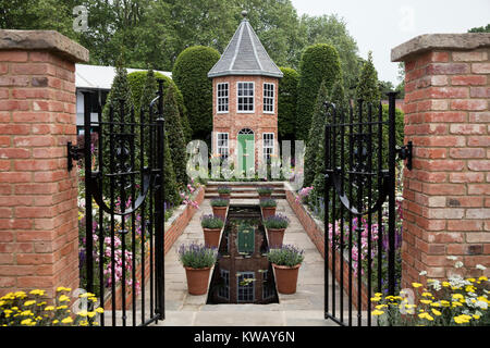 Harrods excentriques britanniques par le jardin Diarmuid Gavin à RHS Chelsea Flower Show 2016, Londres, Royaume-Uni - Mai 2016 Banque D'Images