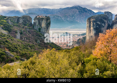 Les météores en Grèce. Formation rocheuse naturelle. Monastère de la Sainte Trinité. Paysage - le voyage. Banque D'Images