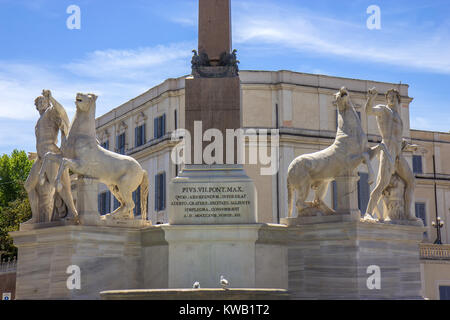 La Fontana dei Dioscuri avec les statues équestres de Castor et Pollux sur la Piazza del Quirinale, à Rome, Italie. Banque D'Images