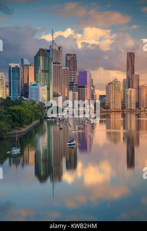 Brisbane. Cityscape image de Brisbane, Australie skyline pendant le lever du soleil. Banque D'Images