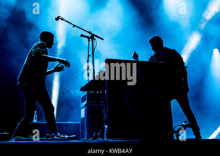 Le Danemark, Skanderborg - 11 août, 2017. Le chanteur, auteur-compositeur et musicien Alex Vargas effectue un concert live au cours de la fête de la musique SmukFest danoise en 2017. Banque D'Images