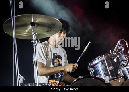 Le groupe de rock indépendant américain Deerhunter effectue un concert live à l'Arena Stade au Roskilde Festival 2014. Ici le batteur et musicien Moses Archuleta est représenté sur scène. Danemark 06.07.2014. Banque D'Images