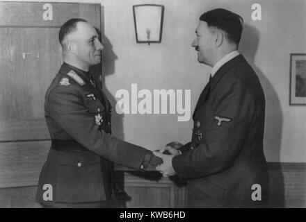 Adolf Hitler, serrant la main d'Erwin Rommel, mars 1943. Le 9 mars 1943, Rommel lors des combats d'Afrique du Nord de gauche pour des raisons de santé, les armées allemandes étaient au bord de la défaite par les forces alliées en Tunisie. La Seconde Guerre mondiale 2. (BSLOC 2014 8 160) Banque D'Images