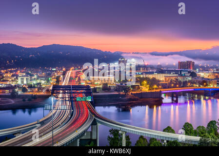 Charleston, West Virginia, USA Skyline sur la rivière. Banque D'Images