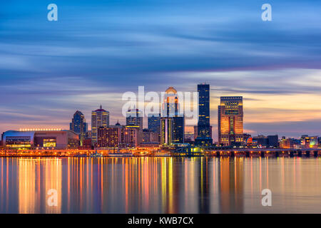 Louisville, Kentucky, USA Skyline sur la rivière Ohio. Banque D'Images