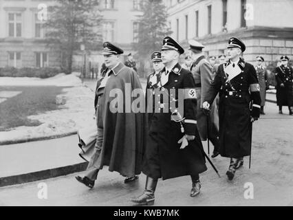 Hermann Goering, Heinrich Himmler, Reinhard Heydrich, au ministère de l'Armée de l'air du Reich. Berlin, Allemagne. 12 janvier 1938, le 45e anniversaire de Goering. (BSLOC 2014 8 153)