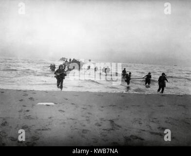 143e régiment d'infanterie, l'équipe de combat sur une plage sur le golfe de Salerne, Italie. 9 septembre 1943, la Première Guerre mondiale 2. (BSLOC   2014 10 25) Banque D'Images