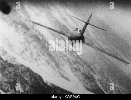 Caméra canon photo d'un MiG-15 d'être attaqué par un chasseur de l'USAF pendant la guerre de Corée, 1950-1953. (BSLOC   2014 11 234) Banque D'Images