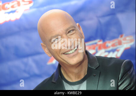 NEWARK, NEW JERSEY - 20 février : Howie Mandel arrive à l 'America's Got Talent' Saison 9 Photo appeler au New Jersey Performing Arts Center le 20 février 2014 à Newark, New Jersey. People : Howie Mandel Banque D'Images