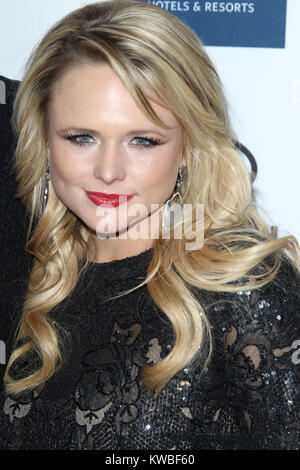 Los Angeles, CA - 11 février : 113 Miranda Lambert arrive à la Clive Davis et l'Académie de l'enregistrement de 2012 du Gala des GRAMMY Hommage aux icônes de l'industrie et de l'honneur de Richard Branson à l'hôtel Beverly Hilton le 11 février 2012 à Beverly Hills, Californie. People : Blake Shelton, Miranda Lambert Banque D'Images