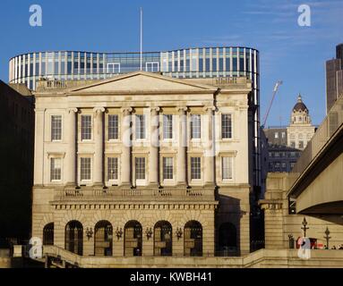 Le Pont de Londres, Place des vignerons, 68 Upper Thames Street, London, UK. Banque D'Images