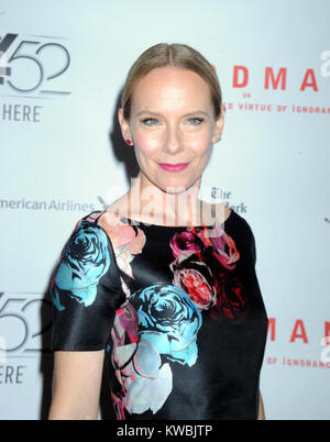 NEW YORK, NY - 11 OCTOBRE : Amy Ryan assiste au gala de clôture Présentation de 'l'inattendu ou Birdman vertu de l'Ignorance" durant le 52e Festival du Film de New York à l'Alice Tully Hall, le 11 octobre 2014 dans la ville de New York. Personnes : Amy Ryan Banque D'Images