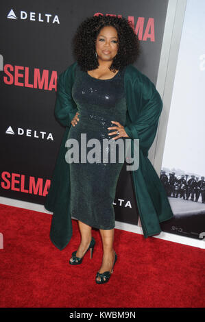 NEW YORK, NY - 14 décembre:Oprah Winfrey assiste à la 'Selma' New York Première au Ziegfeld Theatre le 14 décembre 2014 à New York City People : Oprah Winfrey Banque D'Images