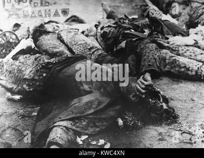 Les soldats SS Nazi de Dachau Hôpital ont tourné dans la cour du charbon par des soldats américains. Les 100 étaient sous garde près lorsqu'une machine gunner tiré et d'autres soldats ont rejoint. Quelques instants plus tard 17 Allemands ont été tués et 75 blessés le 29 avril 1945. Une enquête sur la carte de plusieurs soldats, dont le général George Patton a déchiré en présence de commandant des unités, 7 e armée le Lieutenant-colonel Felix d'Étincelles. (BSLOC   2015 13 16) Banque D'Images