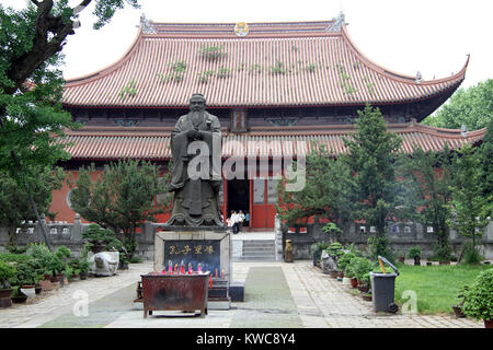 Statue de Confucius temple intérieur à Suzhou, Chine Banque D'Images