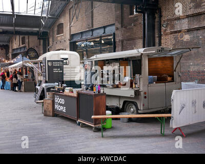 Camion alimentaire au marché de fermiers dans le grenier Sq Kings Cross Londres Banque D'Images