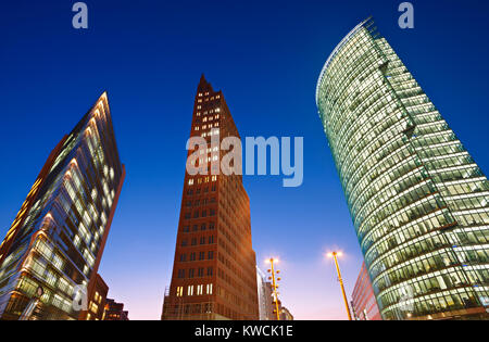 Vue de nuit à Postdamer Platz à Berlin. Banque D'Images