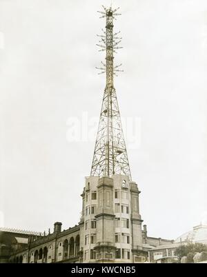 Tour de télévision à Alexandra lieu à Londres, le 17 août, 1936. La British Broadcasting Corporation (BBC) a des bureaux, des studios de télévision et émetteurs pour développer et tester la télévision. Ils ont été la planification d'une ouverture de novembre 1936 BBC Television broadcasting. - BSLOC  2014 (17 132) Banque D'Images