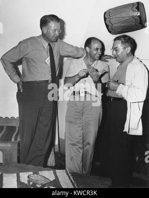 Les physiciens atomiques, Ernest Lawrence, Enrico Fermi et Isidor Rabi à Los Alamos. Lawrence et Rabi étaient là pour observer l'essai Trinity le 16 juillet 1945. - BSLOC  2015 (1 81) Banque D'Images