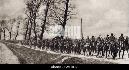 La Seconde Guerre mondiale 1. De l'escadron de cavalerie belge équitation à rejoindre la dernière offensive des Alliés pour pousser les Allemands qui battaient en retraite de la Belgique littoral. 1918 Septembre (BSLOC 2013 1 215) Banque D'Images