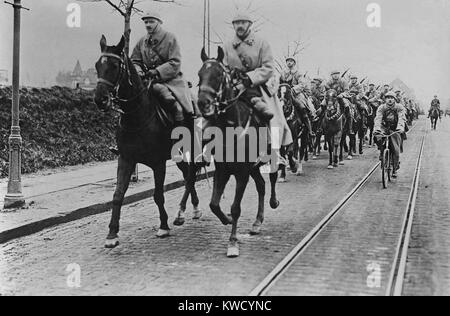 Armées françaises occupant dans le charbon allemand d'Essen, le fer, l'acier et la production de la Ruhr en janvier 1923. Leur mission était d'extraire des Allemagnes WW1 réparation sous la forme de produits industriels (BSLOC 2017 2 61) Banque D'Images