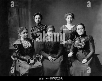 Cinq officiers afro-américain de la Ligue des femmes, un club à Newport, R.I., 1899. Les femmes noires, les clubs établis pour améliorer leurs communautés. Certains spécifiquement est devenu actif dans l'éducation, de la création de la bibliothèque, la justice pour mineurs, et d'autres questions sociales (BSLOC   2017 20 172) Banque D'Images