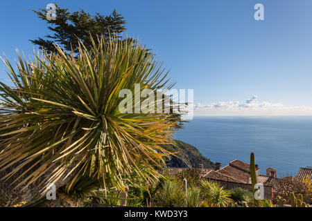 Vue sur la mer Méditerranée sur la Côte d'Azur, d'Azur, France Banque D'Images