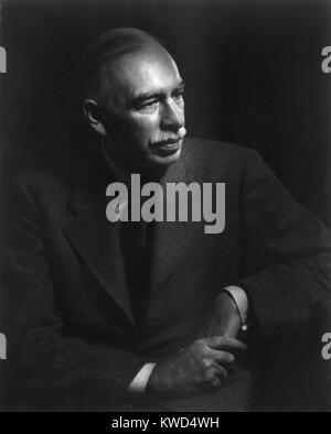 Le financier et l'économiste britannique John Maynard Keynes, ca. 1940. Il a plaidé pour l'utilisation de dépenses du gouvernement pour atténuer les effets négatifs des récessions économiques et des dépressions. (BSLOC   2014 13 19) Banque D'Images