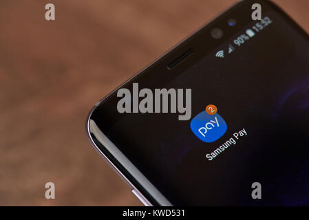 New York, USA - 2 janvier 2018 : Samsung payer icône sur l'écran du smartphone close-up. L'icône de l'application Samsung payer avec copie espace à l'écran Banque D'Images