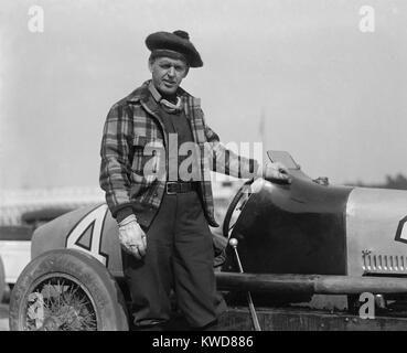 Tommy Milton, champion pilote de course des années 1920. Le 11 juillet 1925, il est apparu dans son stand à la Laurel race track 250 Écossais en tenue. Il a participé à la course avec 15 autres pilotes, qui a été remporté par son protégé les jeunes Bob McDonogh. (BSLOC   2015 17 157) Banque D'Images