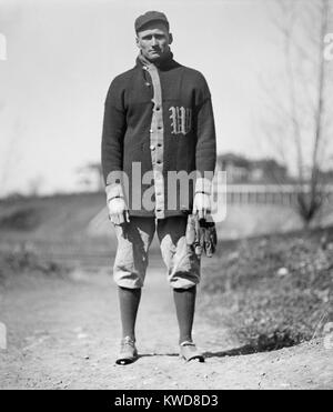 Washington Sénateurs pitcher Walter Johnson ca. 1910-1915. (BSLOC   2015 17 35) Banque D'Images