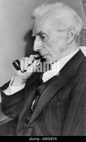 Bertrand Russell, philosophe britannique, historien, critique sociale, et activiste politique, ch. 1940. Il était un pacifiste pendant la Première Guerre mondiale 1, et maintenu une attitude critique à l'égard des guerres du xxe siècle et la répression politique (BSLOC 2016 8 151) Banque D'Images