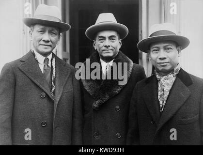 Les dirigeants philippins à la Maison Blanche après l'appelant le président Calvin Coolidge en 1927. L-R : Sergio Osmeña, Président de la Chambre ; Manuel Quezón, Président du Sénat ; et Pedro Guevara, Resident-Commissioner à Washington. Henry L. Stimson avait été rec (BSLOC 2016 8 57) Banque D'Images