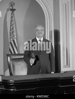 Vice-président Charles Curtis qui préside le Sénat, le 11 avril 1929. Avant son élection comme vice-président, Curtis a été chef de la majorité républicaine du Sénat. (BSLOC   2015 16 63) Banque D'Images