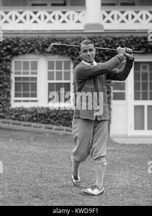 Golfeur professionnel américain Gene Sarazen, 1922. (BSLOC   2015 17 121) Banque D'Images