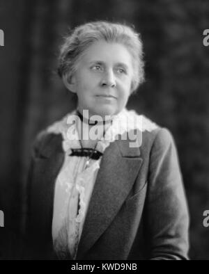 Ida Tarbell ca. 1910-1920, après son uckraking «' ans à McClure's Magazine. Dans les années 1910 et 1920, elle a écrit fonctionne plus y compris : LE TARIF DES OUT, 1912 ; L'ENTREPRISE D'ÊTRE UNE FEMME, 1912 ; les façons d'une femme, 1915 ; de nouveaux idéaux DANS LES AFFAIRES, 1916. (BSLOC   2015 17 182) Banque D'Images