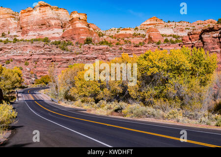 Scenic Route 12 à travers l'étonnante et unique paysage de Grand Staircase-Escalante National Monument (Utah) Banque D'Images