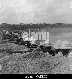 Les soldats cubains dans leurs tranchées à Pinar del Rio, la plus occidentale de Cuba, ca. 1899 BSLOC  2017 (10 44) Banque D'Images